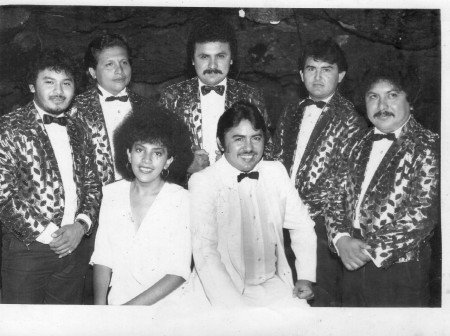 GRUPO MONACO ACTUANDO EN UN BAILE DE SOCIEDAD EN TEKAX. YUC.